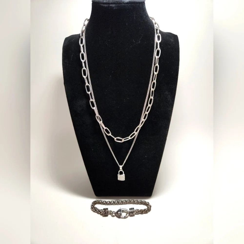 Source Unknown double chain